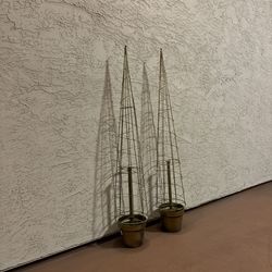 Set of 2 Heavy Topiary Trellis Flower Planters 46 Inch Height