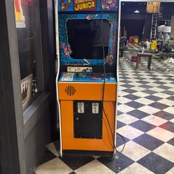 Vintage Nintendo Donkey Kong Jr. Arcade Machine – Original Upright Cabinet