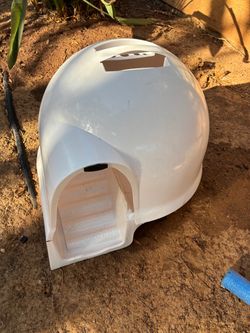 Large dome cat litter box