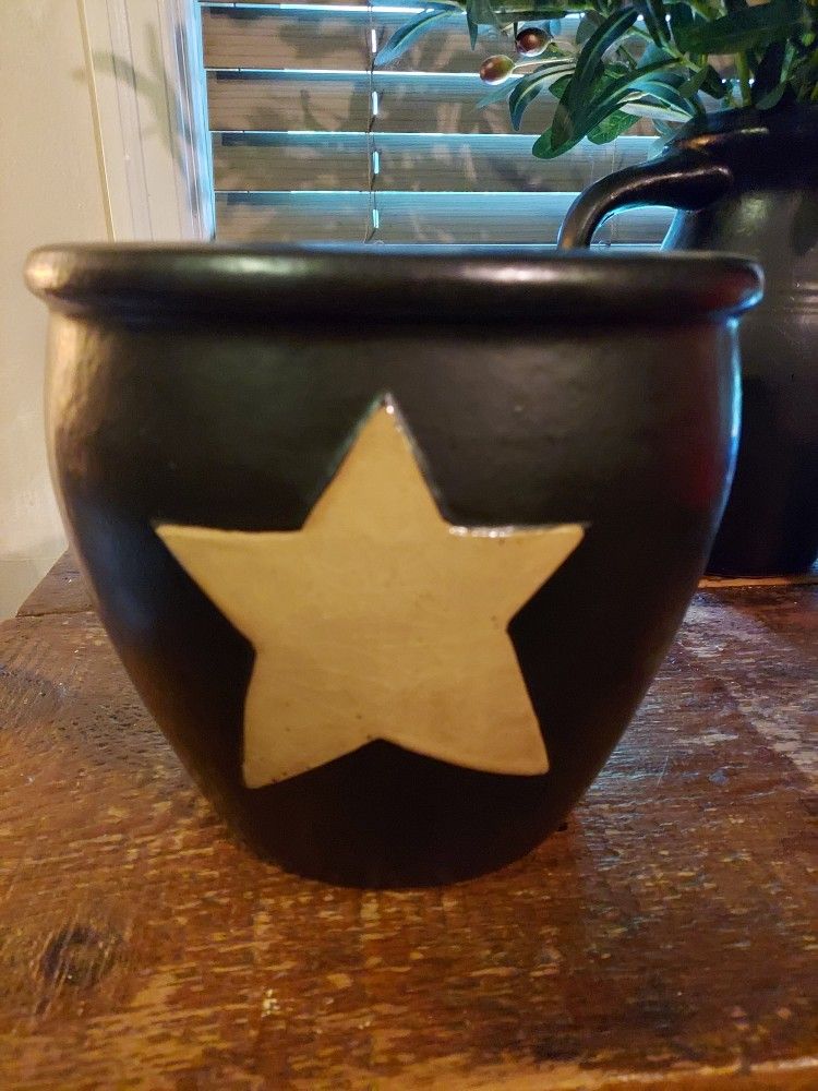 Primitive Black Crock. No Cracks or Chips