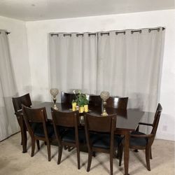 Gorgeous Dining Table With 8 Chairs!