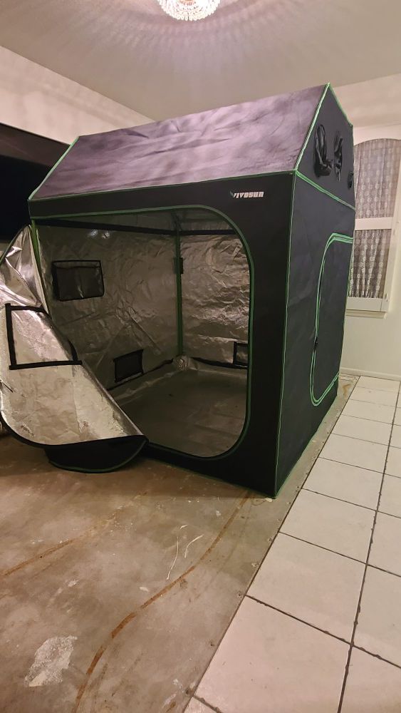 60" x 60" x 72" Grow Tent ⛺ serious buyers only. Also not looking to trade anything for it. THIS IS JUST THE TENT. DOES NOT INCLUDE LIGHTS OR VENTS