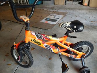 Bike with training wheels