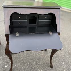 Desk For Sale (FREE DELIVERY)