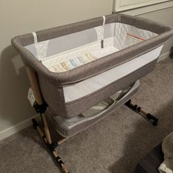 Newborn Bassinet W/ Wheels 