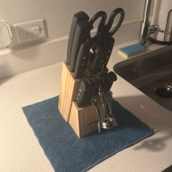 Knife Set With Cork Remover Included. 
