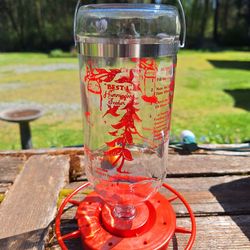 BEST-1 Hummingbird Feeder 32 ounces.