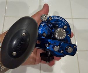Avet MXL 6/4 MC Cast 2 Speed Reel Blue/Black Camo
