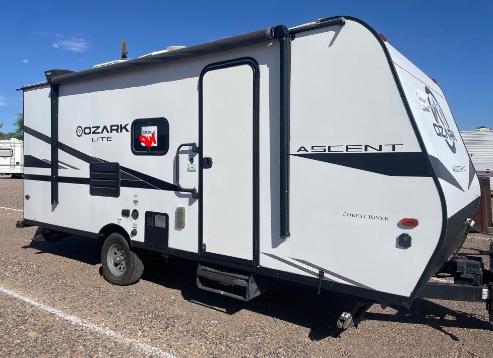 Camper Trailer Ozark Fits 6 A/C Tv Bathroom