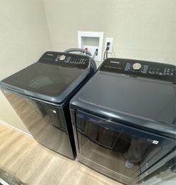Only used for 8 months in great condition Samsung - 5.4 Cu. Ft. High-Efficiency Smart Top Load Washer and dryer