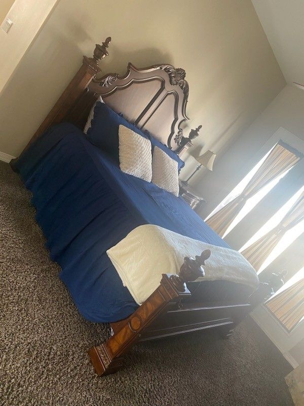 Beautiful Cal King Bedroom Set for Sale in Laveen Village, AZ OfferUp