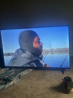 55 inch flatscreen smart tv with the legs snd remote