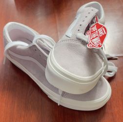 Brand New Vans Old Skool – Women’s Size 6 (Never Worn)