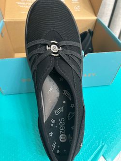 B Zees shoes size 8 new in box