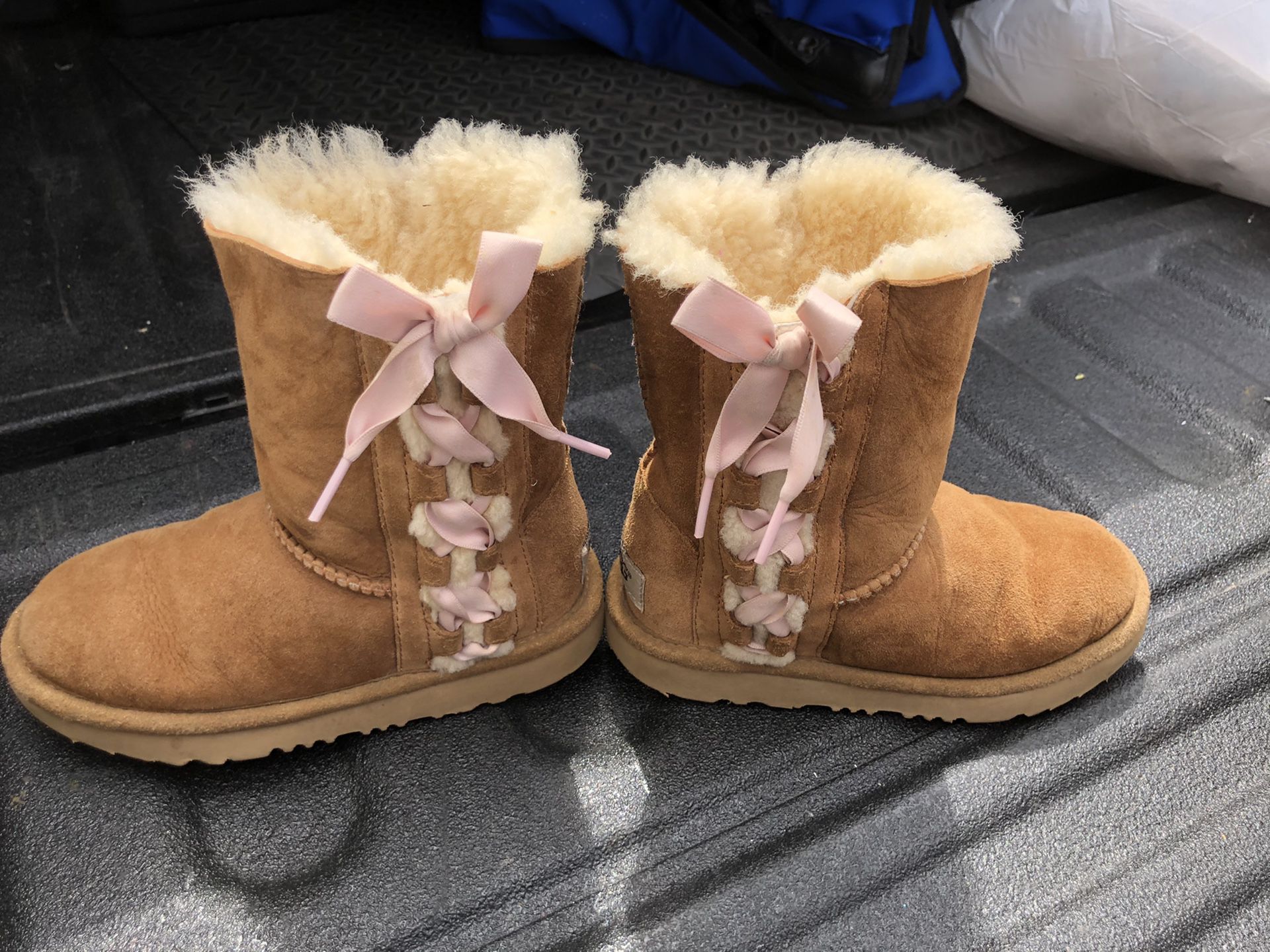 UGG boots chestnut with pink side bows, wool lining, little girls size 13