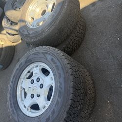 Complet set Chevy wheels and tires 6 lugs
