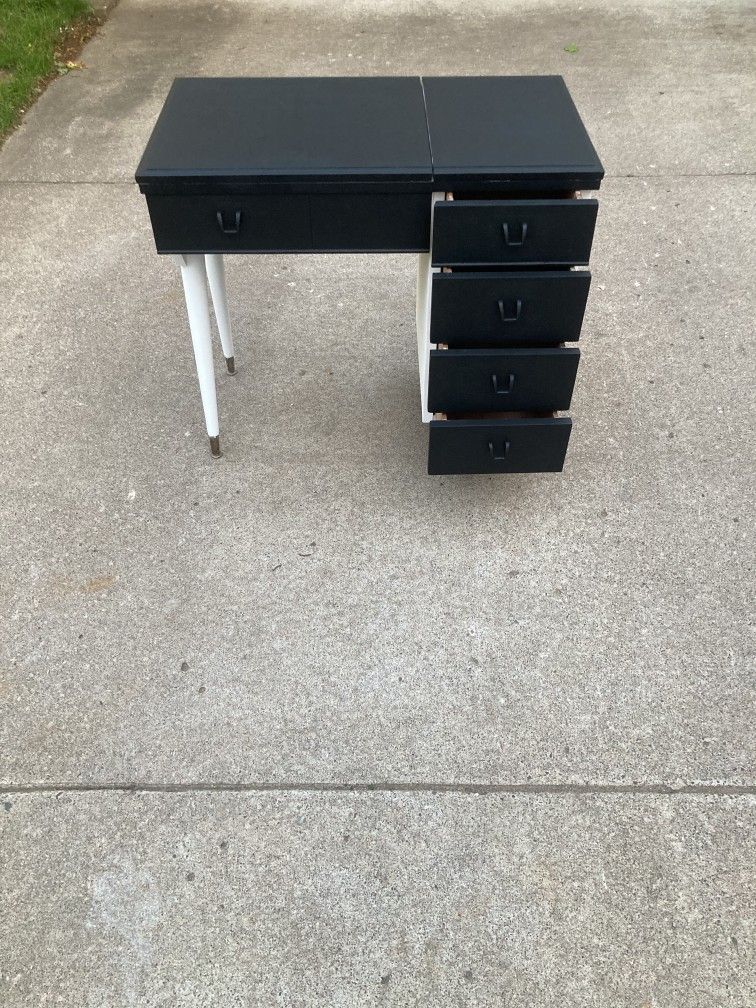 Nice Desk