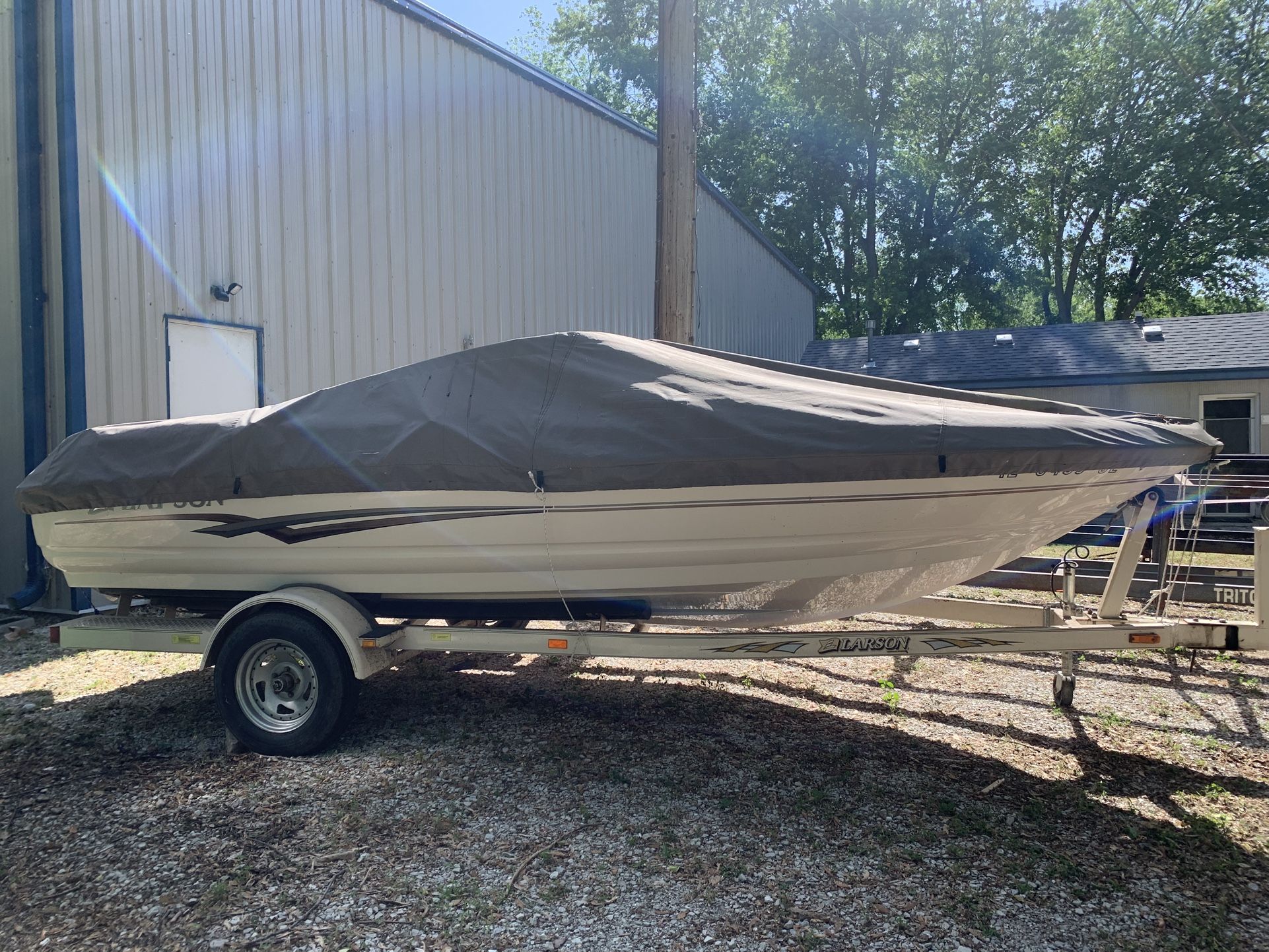2001 Larson 18.5” Larson