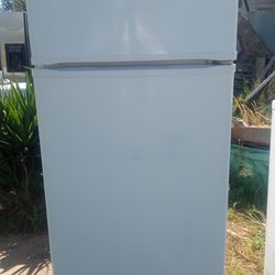 Kenmore REFRIGERATOR; Can Deliver Local Merced areas