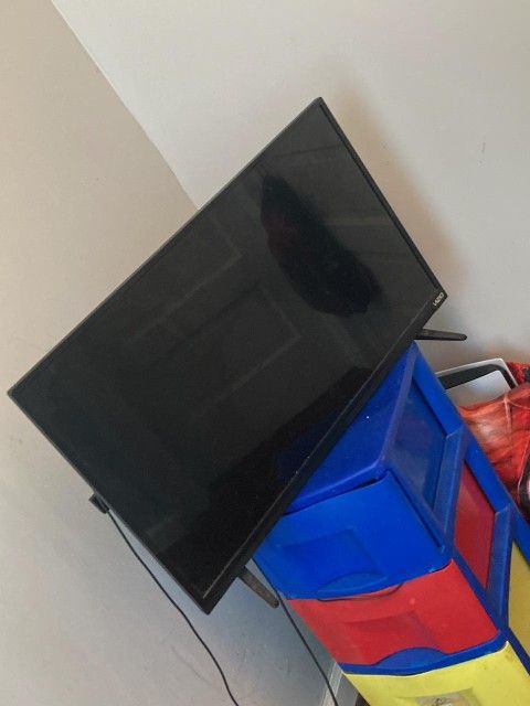Two 32" Vizio Tv