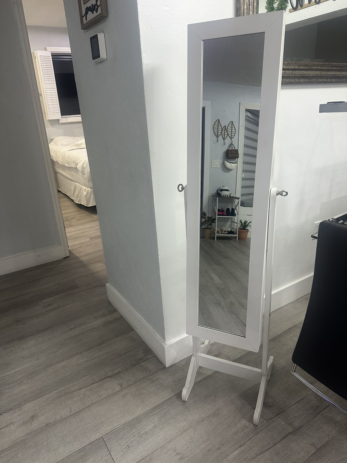 Jewelry Stand Mirror