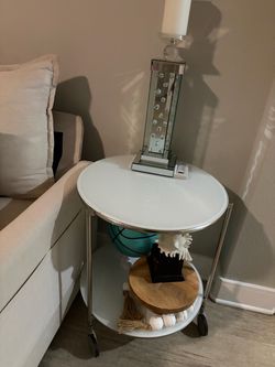 Circle side table with wheels