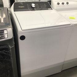 New Scratch And Dent Whirlpool Washer. 1 Year Warranty 