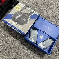 Steel series headset great for gaming  (new in box )