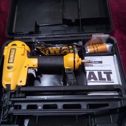 DeWalt D51256 16 Gauge Finish Nailer Like New