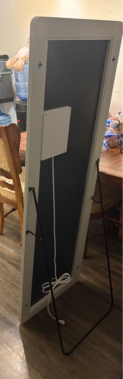 Stand up mirror with lights