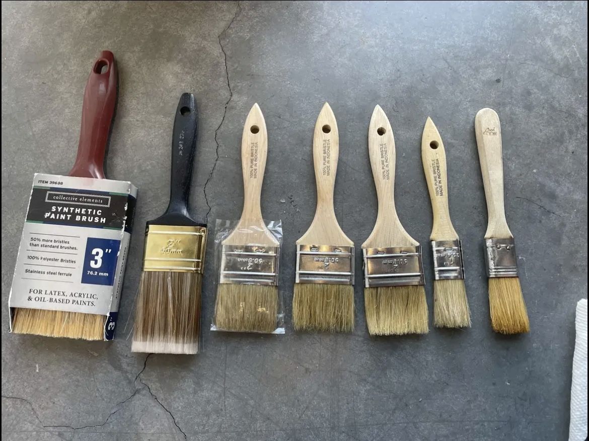 Assorted Paint Brushes 9 Total
