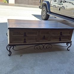 Urban Home coffee table