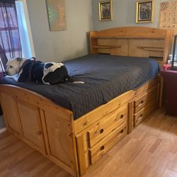 Full Size Bed With Storage
