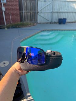 Oakley sutros