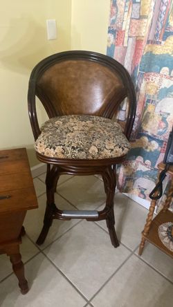 Rattan Swivel Bar Stool with Cushioned Seat