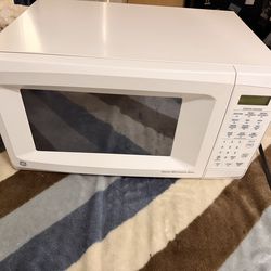 GE Appliances microwave