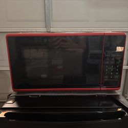 Mainstays 0.7 Cu Ft Countertop Microwave Oven 