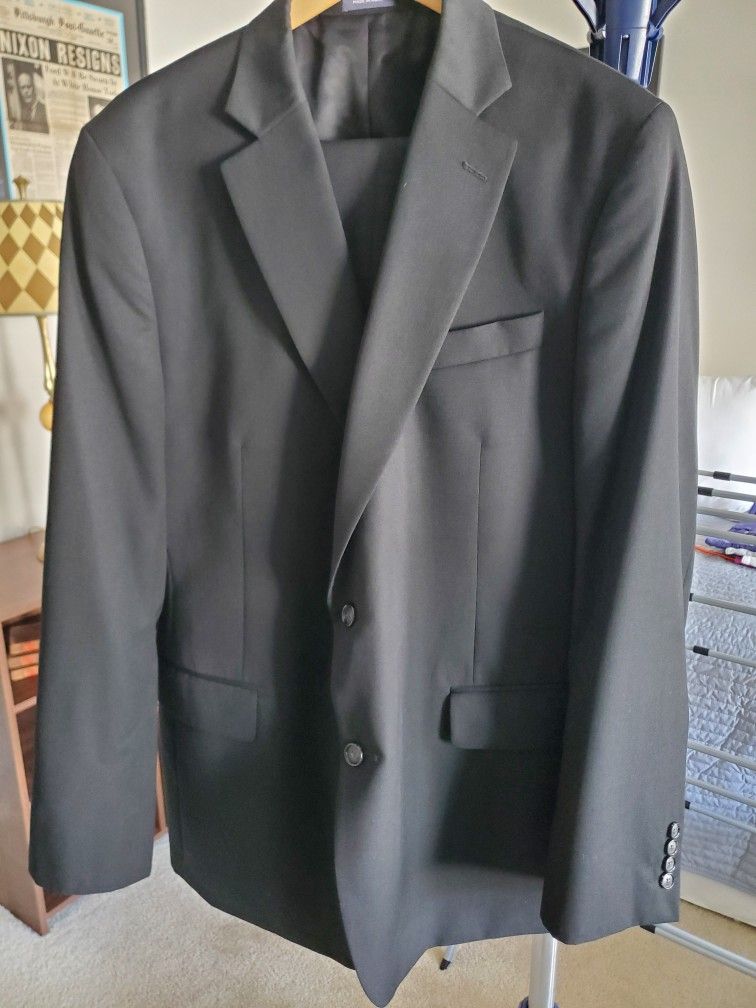 Men's black suit 46L