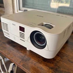 NEC NP-VE281 DLP Projector 2800 Lumens HDMI VGA (AS/IS SURPLUS) Used In great condition.    low bulb hours