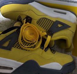 Jordan 4 yellow lightening