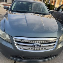 2010 Ford Taurus