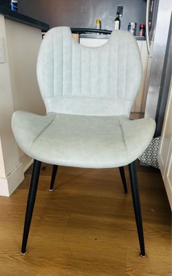 Chairs (6) -pick up