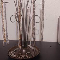 16  Costume Jewlery Neckl. And Display 
