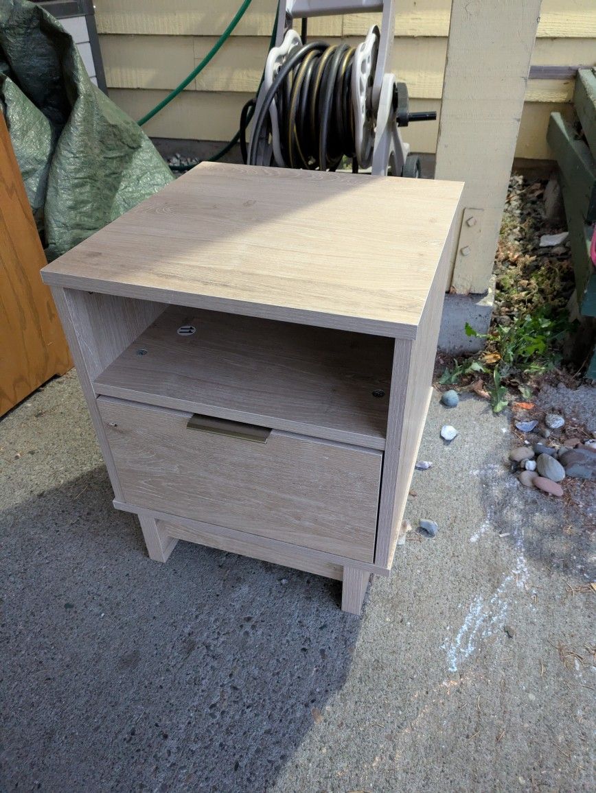 Nightstand - 1 Drawer 