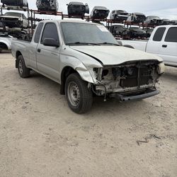 Auto parts 2004 Toyota Tacoma