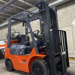 TOYOTA M7 forklift for sale 5500 lb ,3 Stage , Side Shift 
