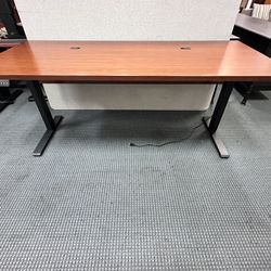 Knoll Autostrada Height adjustable Desk / Table