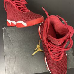 Size 5.5 - Jordan Horizon Team Red 