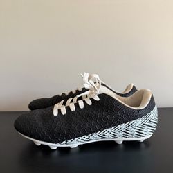BomKinta Big Kid 5 Soccer Cleats Shoes Sneakers Athletic Black White