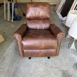 Roll Arm Recliner 